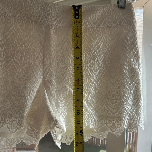 Anthropologie Elevenses Lace Scalloped Cutout Crochet White Shorts size 8 NWT - Picture 9 of 16